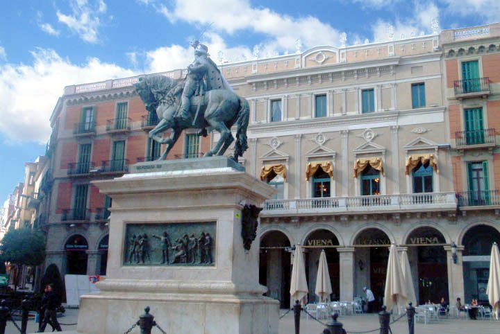 Vaciar pisos Reus de manera rápida y eficiente